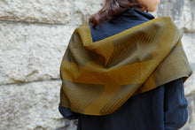 Load image into Gallery viewer, Karami-Ori Geometric Stole