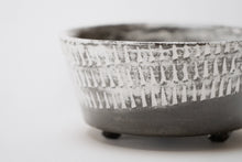 Load image into Gallery viewer, Daigo Kiln &lt;AKA to KURO&gt; BOWL
